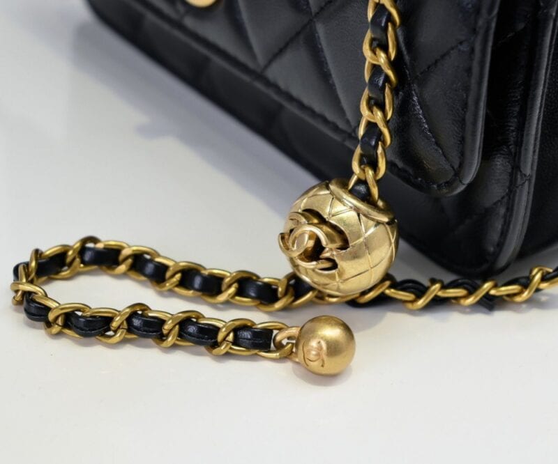 【AT2431】Chanel 🎶のチェーン付き財布WOC。このバッグは非常に実用的で、必須アイテムです。
