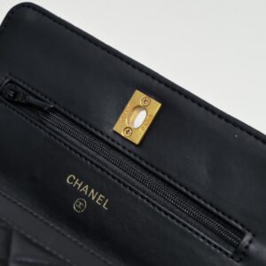 【AT2431】Chanel 🎶のチェーン付き財布WOC。このバッグは非常に実用的で、必須アイテムです。