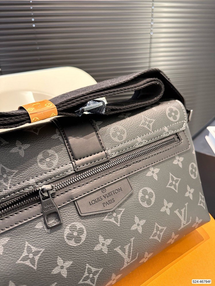 【AT2432】LV S-Capeブラックフラワープラクティカル＆クール2023新作LVブラックサムライメッセンジャーバッグ冬のMonogramシリーズ。ブラックフラワーの磁気クロージャーで、日常の外出や通勤に最適です。クラシックなバッグよりもはるかに優れています！手放せない新作。