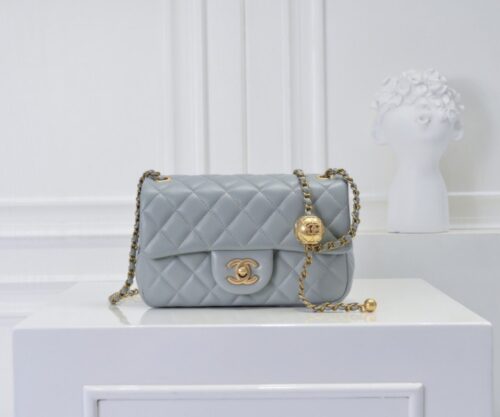 【AT2437】Chanelチャネルの人気金属CFミニ口金バッグ、大きなサイズ、世界中で、チェーンに小さな金のボールが追加され、装飾として使われている