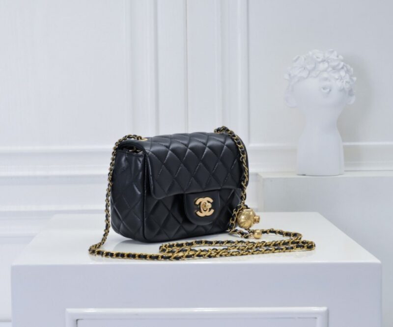 【AT2440】Chanel シャネル✨口蓋バッグ 小サイズ このバッグを背負ったら本当にどう見ても好きです。
