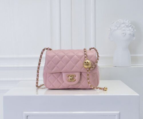 【AT2441】Chanel シャネル✨キャビアスキン マトラッセ ミニハンドバッグ。このバッグを持っていると、本当にどんなスタイルにも似合う。