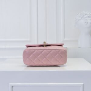 【AT2441】Chanel シャネル✨キャビアスキン マトラッセ ミニハンドバッグ。このバッグを持っていると、本当にどんなスタイルにも似合う。