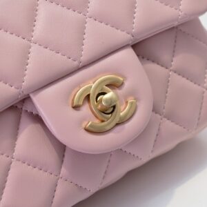 【AT2441】Chanel シャネル✨キャビアスキン マトラッセ ミニハンドバッグ。このバッグを持っていると、本当にどんなスタイルにも似合う。