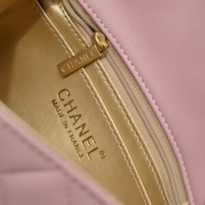 【AT2441】Chanel シャネル✨キャビアスキン マトラッセ ミニハンドバッグ。このバッグを持っていると、本当にどんなスタイルにも似合う。