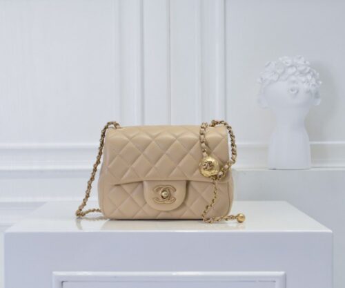 【AT2443】Chanel チャネル✨口取りバッグ 小サイズ このバッグを背負ったら本当にどんな風に見ても気に入る。