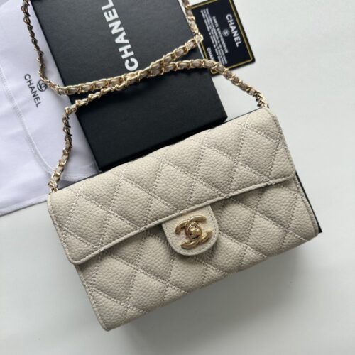 【AT2449】Chanel シャネルのチェーンショルダーバッグは、最もクラシックでエレガントなチェーンステッチが施された牛革製のダブルCロゴが、ファッション界の誇りとも言える存在であり、女性の間で最も欲しいブランドの一つです。