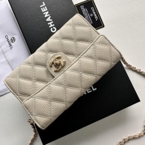 【AT2449】Chanel シャネルのチェーンショルダーバッグは、最もクラシックでエレガントなチェーンステッチが施された牛革製のダブルCロゴが、ファッション界の誇りとも言える存在であり、女性の間で最も欲しいブランドの一つです。