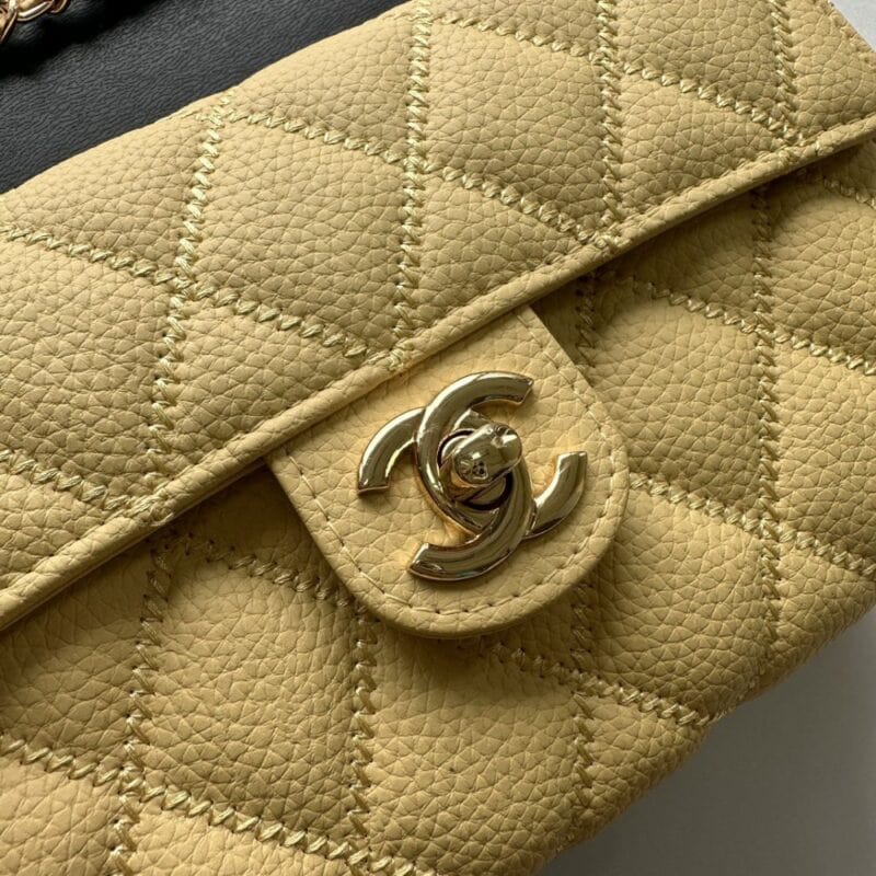 【AT2450】Chanel シャネルのチェーンショルダーバッグは、最もクラシックなダイヤモンドステッチの刺繍入り牛革とダブルCロゴが、ファッション界の誇りとも言える存在です。女性が一番持っていたいブランドの1つです！