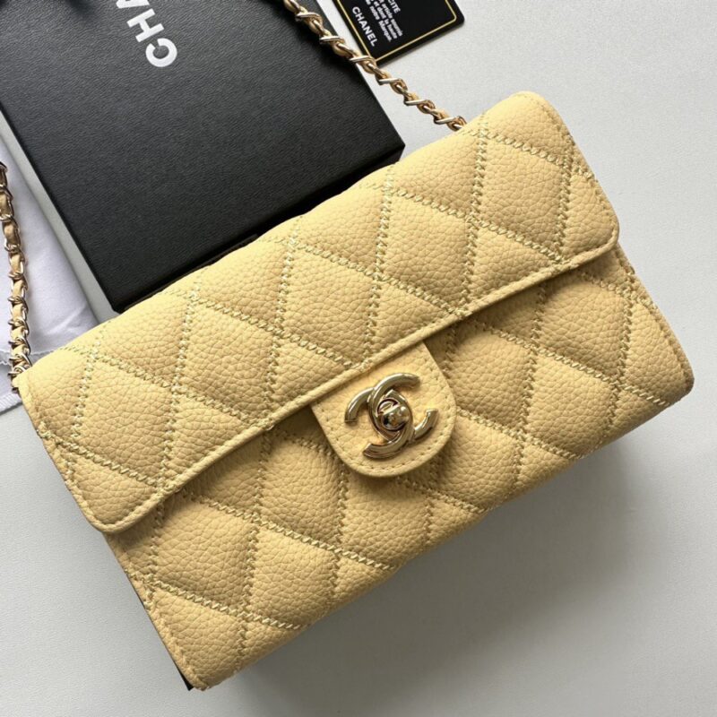 【AT2450】Chanel シャネルのチェーンショルダーバッグは、最もクラシックなダイヤモンドステッチの刺繍入り牛革とダブルCロゴが、ファッション界の誇りとも言える存在です。女性が一番持っていたいブランドの1つです！