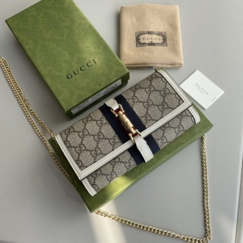 【AT2452】公式サイトパッケージにGucci Jackie 1961シリーズ👏🎁😍チェーンは取り外し可能で使いやすいウォレット式斜めがけバッグ、個性的なスタイルとシンプルで洗練されたディテールが絶妙にマッチ👏