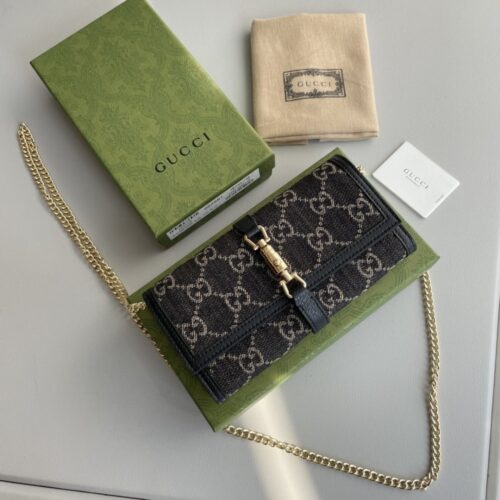 【AT2454】Gucci ゴッチのJackie 1961シリーズの公式ウェブサイトのパッケージ👏🎁😍 チェーンが取り外し可能な財布型斜めがけバッグ、個性的なスタイルとシンプルで精巧なディテールが相まっています👏
