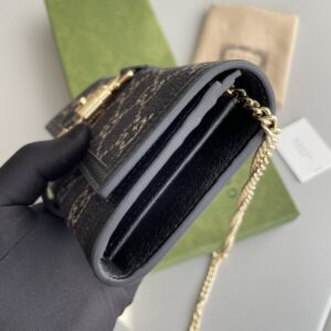 【AT2454】Gucci ゴッチのJackie 1961シリーズの公式ウェブサイトのパッケージ👏🎁😍 チェーンが取り外し可能な財布型斜めがけバッグ、個性的なスタイルとシンプルで精巧なディテールが相まっています👏