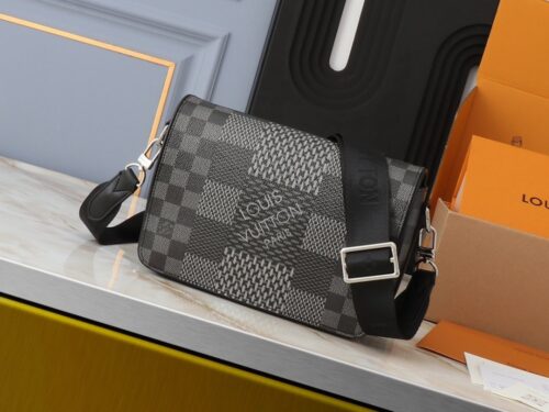 【AT2457】LV Studioのメッセンジャーバッグは、ダミエ・グラフィット3Dキャンバスを使用しており、ブランドの伝説的なチェック柄がモダンに生まれ変わっています。
