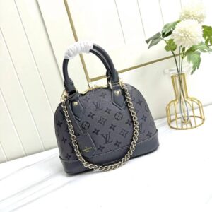 【AT2466】LV🎉🎉は1934年にルイ・ヴィトンのアルマハンドバッグから始まり、時間の経過とともに角ばった旅行用バッグから形の変化を経て、今日のエレガントな女性用ハンドバッグの代表となった。