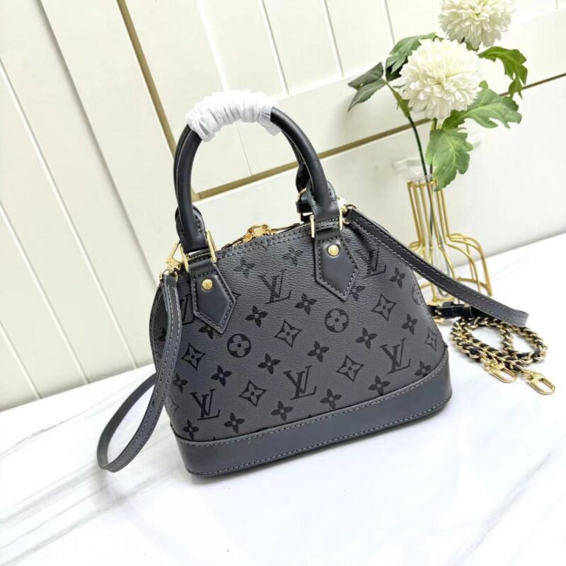 【AT2466】LV🎉🎉は1934年にルイ・ヴィトンのアルマハンドバッグから始まり、時間の経過とともに角ばった旅行用バッグから形の変化を経て、今日のエレガントな女性用ハンドバッグの代表となった。