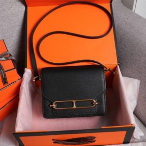 【AT2467】Hermes エルメスの楊冪と同じデザインの猪の鼻🐷が入荷しました。実物は超美しいです。過剰な利益を拒否💪💪模様ははっきりとしており、ファッショナブルな豚の鼻の形のバックルと合わせています。縫い目は整然として細かく、エッジは何度も繰り返してこのような効果を出すのにのみ適しています。