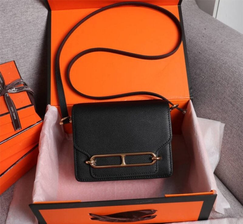 【AT2467】Hermes エルメスの楊冪と同じデザインの猪の鼻🐷が入荷しました。実物は超美しいです。過剰な利益を拒否💪💪模様ははっきりとしており、ファッショナブルな豚の鼻の形のバックルと合わせています。縫い目は整然として細かく、エッジは何度も繰り返してこのような効果を出すのにのみ適しています。