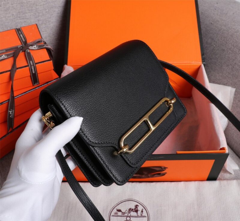 【AT2467】Hermes エルメスの楊冪と同じデザインの猪の鼻🐷が入荷しました。実物は超美しいです。過剰な利益を拒否💪💪模様ははっきりとしており、ファッショナブルな豚の鼻の形のバックルと合わせています。縫い目は整然として細かく、エッジは何度も繰り返してこのような効果を出すのにのみ適しています。