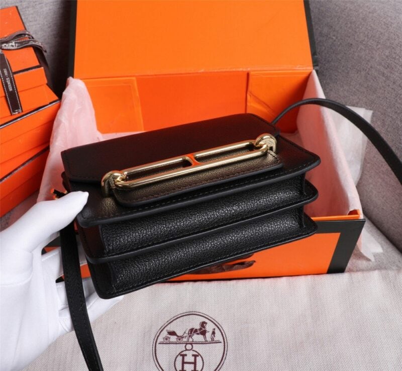 【AT2467】Hermes エルメスの楊冪と同じデザインの猪の鼻🐷が入荷しました。実物は超美しいです。過剰な利益を拒否💪💪模様ははっきりとしており、ファッショナブルな豚の鼻の形のバックルと合わせています。縫い目は整然として細かく、エッジは何度も繰り返してこのような効果を出すのにのみ適しています。