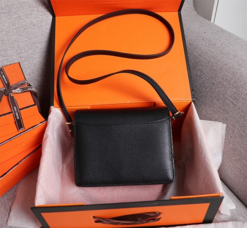 【AT2467】Hermes エルメスの楊冪と同じデザインの猪の鼻🐷が入荷しました。実物は超美しいです。過剰な利益を拒否💪💪模様ははっきりとしており、ファッショナブルな豚の鼻の形のバックルと合わせています。縫い目は整然として細かく、エッジは何度も繰り返してこのような効果を出すのにのみ適しています。