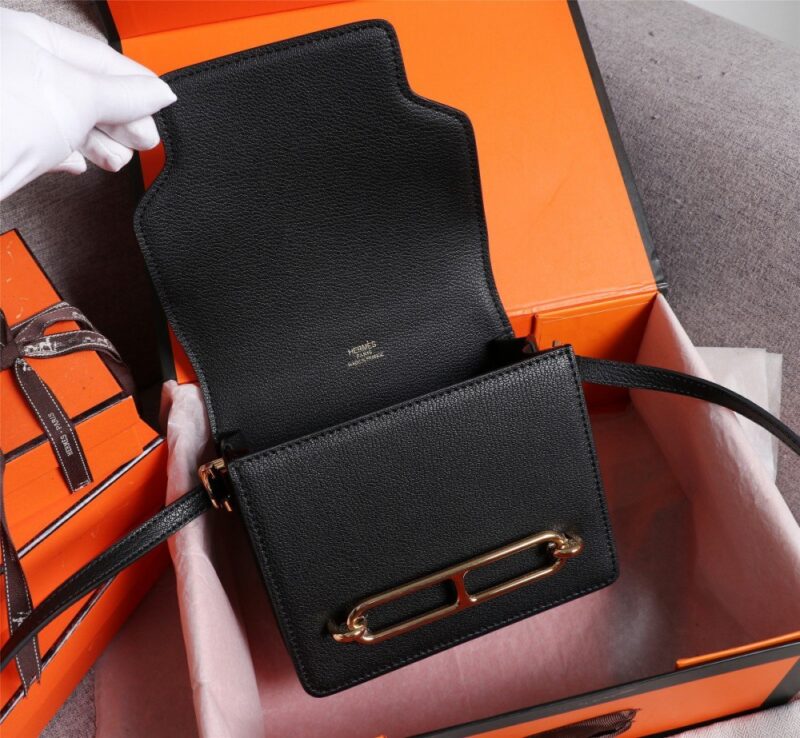 【AT2467】Hermes エルメスの楊冪と同じデザインの猪の鼻🐷が入荷しました。実物は超美しいです。過剰な利益を拒否💪💪模様ははっきりとしており、ファッショナブルな豚の鼻の形のバックルと合わせています。縫い目は整然として細かく、エッジは何度も繰り返してこのような効果を出すのにのみ適しています。