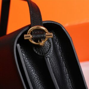 【AT2467】Hermes エルメスの楊冪と同じデザインの猪の鼻🐷が入荷しました。実物は超美しいです。過剰な利益を拒否💪💪模様ははっきりとしており、ファッショナブルな豚の鼻の形のバックルと合わせています。縫い目は整然として細かく、エッジは何度も繰り返してこのような効果を出すのにのみ適しています。