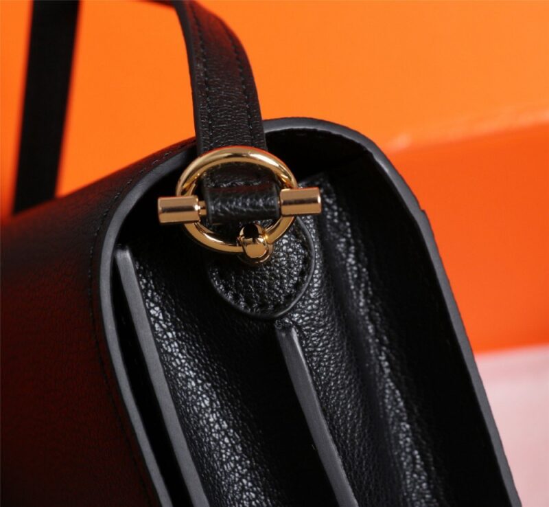 【AT2467】Hermes エルメスの楊冪と同じデザインの猪の鼻🐷が入荷しました。実物は超美しいです。過剰な利益を拒否💪💪模様ははっきりとしており、ファッショナブルな豚の鼻の形のバックルと合わせています。縫い目は整然として細かく、エッジは何度も繰り返してこのような効果を出すのにのみ適しています。