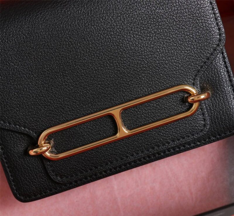 【AT2467】Hermes エルメスの楊冪と同じデザインの猪の鼻🐷が入荷しました。実物は超美しいです。過剰な利益を拒否💪💪模様ははっきりとしており、ファッショナブルな豚の鼻の形のバックルと合わせています。縫い目は整然として細かく、エッジは何度も繰り返してこのような効果を出すのにのみ適しています。