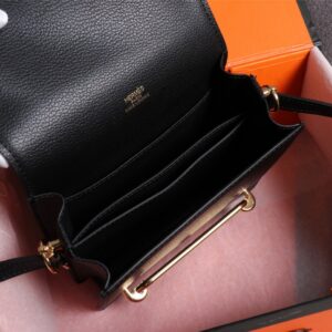 【AT2467】Hermes エルメスの楊冪と同じデザインの猪の鼻🐷が入荷しました。実物は超美しいです。過剰な利益を拒否💪💪模様ははっきりとしており、ファッショナブルな豚の鼻の形のバックルと合わせています。縫い目は整然として細かく、エッジは何度も繰り返してこのような効果を出すのにのみ適しています。