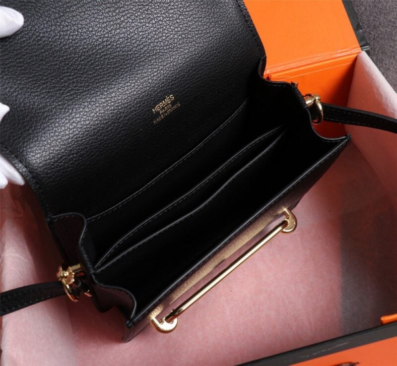 【AT2467】Hermes エルメスの楊冪と同じデザインの猪の鼻🐷が入荷しました。実物は超美しいです。過剰な利益を拒否💪💪模様ははっきりとしており、ファッショナブルな豚の鼻の形のバックルと合わせています。縫い目は整然として細かく、エッジは何度も繰り返してこのような効果を出すのにのみ適しています。