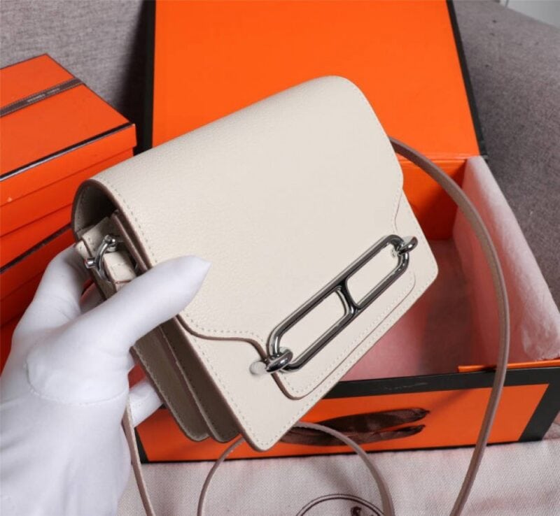 【AT2470】Hermes 杨幂と同じ豚鼻のバッグ🐷が入荷しました。実物は美しく、高額なものは拒否します💪💪模様がはっきりしており、ファッション性の高い豚鼻型のバックルと合わせて、縫製が整然と細かく、オイルエッジは何度も繰り返さないとこのような効果が出ません。