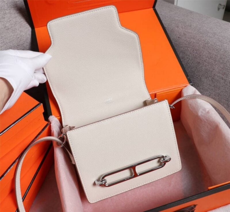 【AT2470】Hermes 杨幂と同じ豚鼻のバッグ🐷が入荷しました。実物は美しく、高額なものは拒否します💪💪模様がはっきりしており、ファッション性の高い豚鼻型のバックルと合わせて、縫製が整然と細かく、オイルエッジは何度も繰り返さないとこのような効果が出ません。