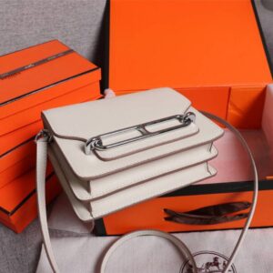 【AT2470】Hermes 杨幂と同じ豚鼻のバッグ🐷が入荷しました。実物は美しく、高額なものは拒否します💪💪模様がはっきりしており、ファッション性の高い豚鼻型のバックルと合わせて、縫製が整然と細かく、オイルエッジは何度も繰り返さないとこのような効果が出ません。