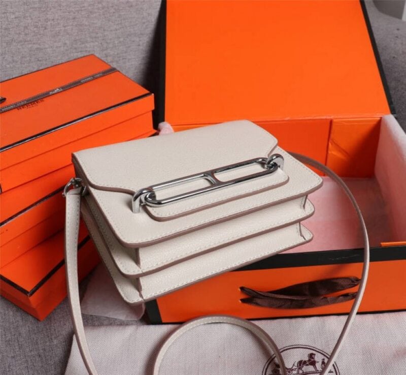 【AT2470】Hermes 杨幂と同じ豚鼻のバッグ🐷が入荷しました。実物は美しく、高額なものは拒否します💪💪模様がはっきりしており、ファッション性の高い豚鼻型のバックルと合わせて、縫製が整然と細かく、オイルエッジは何度も繰り返さないとこのような効果が出ません。