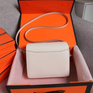 【AT2470】Hermes 杨幂と同じ豚鼻のバッグ🐷が入荷しました。実物は美しく、高額なものは拒否します💪💪模様がはっきりしており、ファッション性の高い豚鼻型のバックルと合わせて、縫製が整然と細かく、オイルエッジは何度も繰り返さないとこのような効果が出ません。