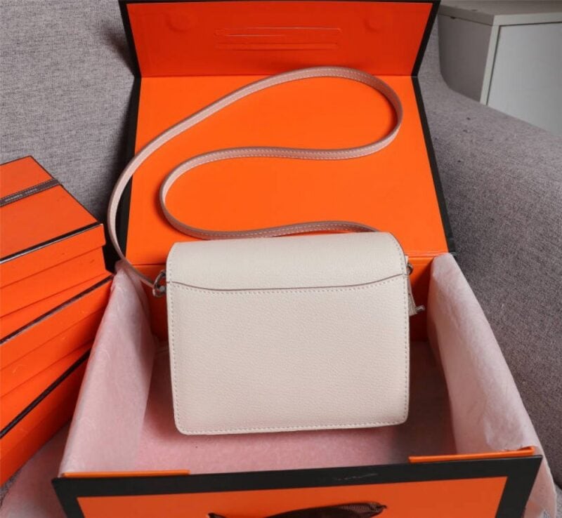 【AT2470】Hermes 杨幂と同じ豚鼻のバッグ🐷が入荷しました。実物は美しく、高額なものは拒否します💪💪模様がはっきりしており、ファッション性の高い豚鼻型のバックルと合わせて、縫製が整然と細かく、オイルエッジは何度も繰り返さないとこのような効果が出ません。