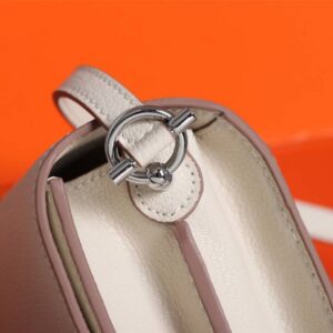 【AT2470】Hermes 杨幂と同じ豚鼻のバッグ🐷が入荷しました。実物は美しく、高額なものは拒否します💪💪模様がはっきりしており、ファッション性の高い豚鼻型のバックルと合わせて、縫製が整然と細かく、オイルエッジは何度も繰り返さないとこのような効果が出ません。