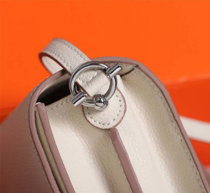 【AT2470】Hermes 杨幂と同じ豚鼻のバッグ🐷が入荷しました。実物は美しく、高額なものは拒否します💪💪模様がはっきりしており、ファッション性の高い豚鼻型のバックルと合わせて、縫製が整然と細かく、オイルエッジは何度も繰り返さないとこのような効果が出ません。