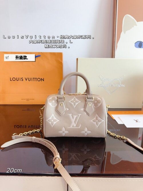 【AT2486】LVスピーディーレティロバッグは、アイコニックなLVモノグラムキャンバスと高級なカラーチェンジングレザートリムで作られており、クラシックで永遠の魅力を持っています。