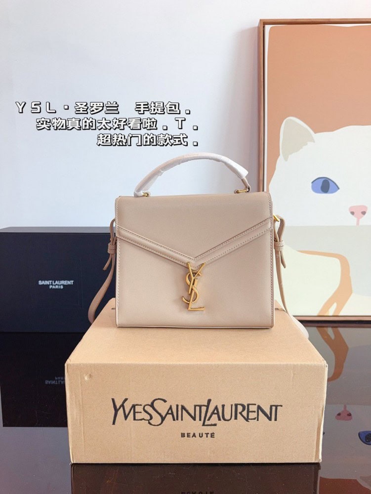 【AT2488】YSL cassandra イヴ・サンローランのYSLカサンドラメッセンジャーバッグは、シンプルで万能なデザインです。