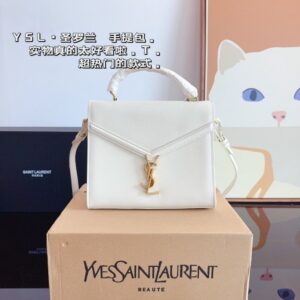 【AT2488】YSL cassandra イヴ・サンローランのYSLカサンドラメッセンジャーバッグは、シンプルで万能なデザインです。