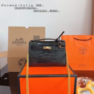 【AT2494】Hermes エルメスのケリーバッグ第1世代（ワニ柄）。本当に素敵です。日常のカジュアルスタイルにぴったりです。