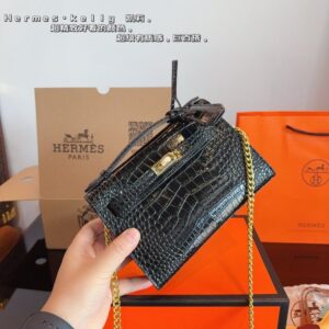 【AT2494】Hermes エルメスのケリーバッグ第1世代（ワニ柄）。本当に素敵です。日常のカジュアルスタイルにぴったりです。
