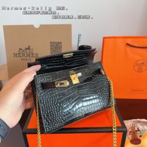 【AT2494】Hermes エルメスのケリーバッグ第1世代（ワニ柄）。本当に素敵です。日常のカジュアルスタイルにぴったりです。