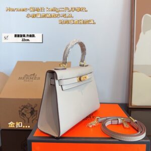 【AT2495】Hermes ヘルメス。エルメス ケリーバッグを背負うプラチナバッグの季節がやってきました。
