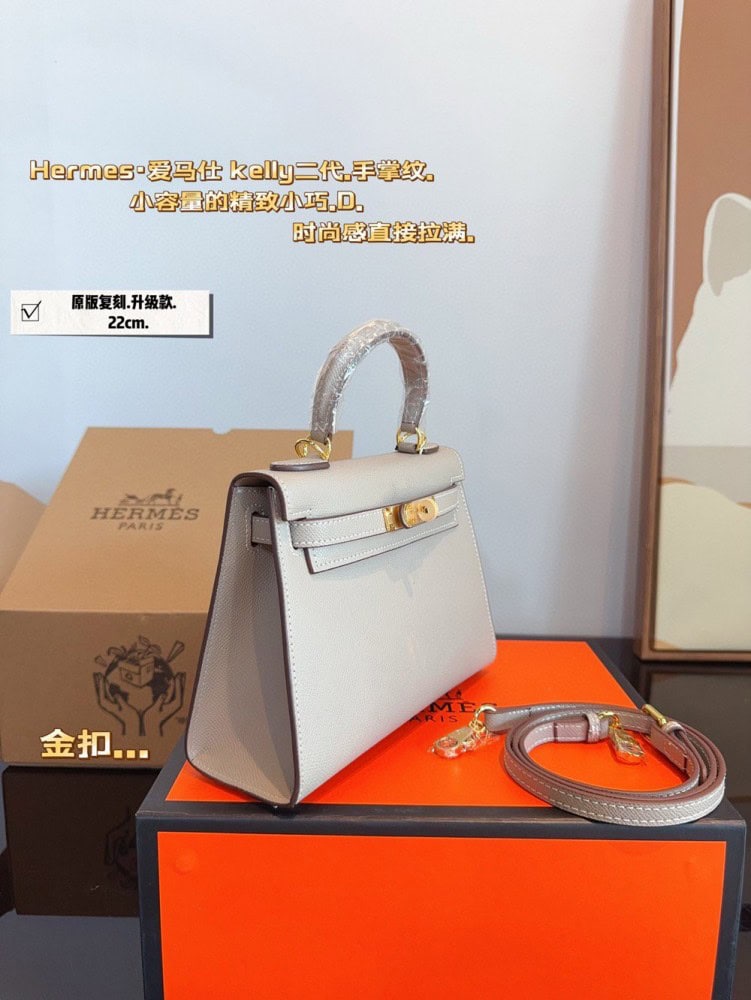【AT2495】Hermes ヘルメス。エルメス ケリーバッグを背負うプラチナバッグの季節がやってきました。