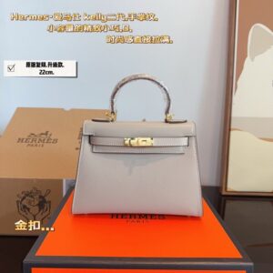 【AT2495】Hermes ヘルメス。エルメス ケリーバッグを背負うプラチナバッグの季節がやってきました。