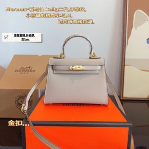 【AT2495】Hermes ヘルメス。エルメス ケリーバッグを背負うプラチナバッグの季節がやってきました。