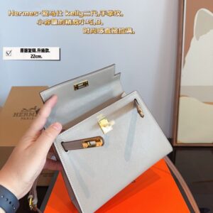 【AT2495】Hermes ヘルメス。エルメス ケリーバッグを背負うプラチナバッグの季節がやってきました。